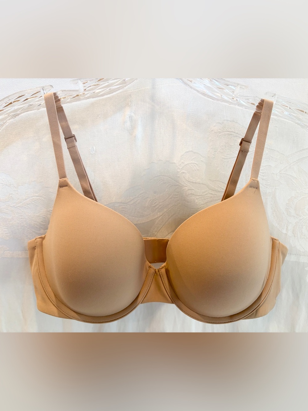 NWOT Skims Fits Everybody T-Shirt Bra Ochre 38B $54 Sexy Smooth Nude Flattering